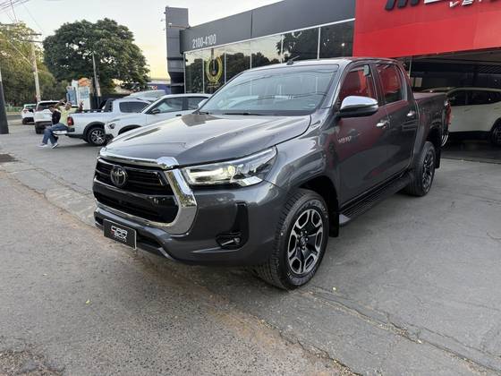 TOYOTA HILUX 2.8 D-4D TURBO DIESEL CD SR 4X4 AUTOMÁTICO